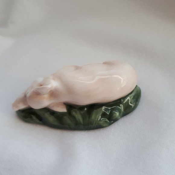 Royal Doulton Napping Piglet Figurine, HN 2651 - Picture 2 of 5